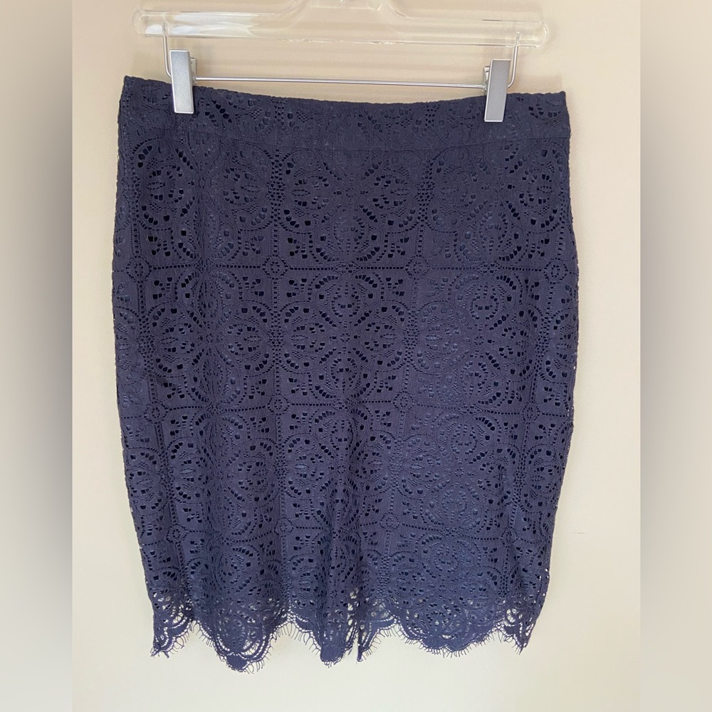LOFT Lace Pencil Skirt in Navy Blue Sz 6